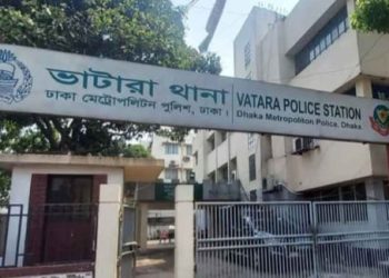 অন্য নারীর সঙ্গে পরকীয়ায় জড়ানোয় শিক্ষকের গোপনাঙ্গ কেটে ফেলা সহকর্মী শিক্ষিকাকে মেরে দিল বাংলাদেশের পুলিশ