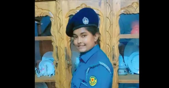 কনস্টেবলকে “স্যার” সম্বোধন করে ধরা পড়ে গেলেন বোরখা পরা ভুয়া মহিলা এসআই