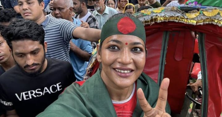 ভারত বিদ্বেষী ও জামাত ইসলামির সমর্থক বাংলাদেশি অভিনেত্রী আজমেরী হক ভারতের ভিসা পেতে তদ্বির শুরু করেছেন