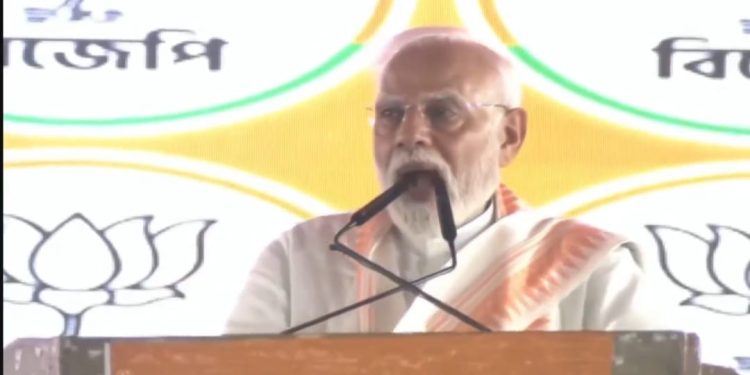 রোহিঙ্গা ও বাংলাদেশি অনুপ্রবেশকারীদের বিরুদ্ধে অভিযান অব্যাহত থাকবে বলে স্পষ্ট জানালেন প্রধানমন্ত্রী, বাঙালি নির্যাতন নিয়ে মমতার দাবিকে ধুয়ে দিয়ে বললেন : ‘তোষামোদ করতে গিয়ে বাংলা সংস্কৃতির জন্য বিপদ ডেকে আনছে তৃণমূল’