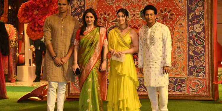 বাগদানের আগে এই ব্রিটিশ লেসবিয়ানের সাথে লাঞ্চ ডেটে গিয়েছিলেন শচীন টেন্ডুলকারের ছেলে অর্জুন