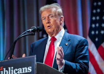 ভারত সহ ৭০টিরও বেশি দেশে শুল্ক আদেশে স্বাক্ষর করেছেন ট্রাম্প, ৭ দিনের মধ্যে কার্যকর করা হবে