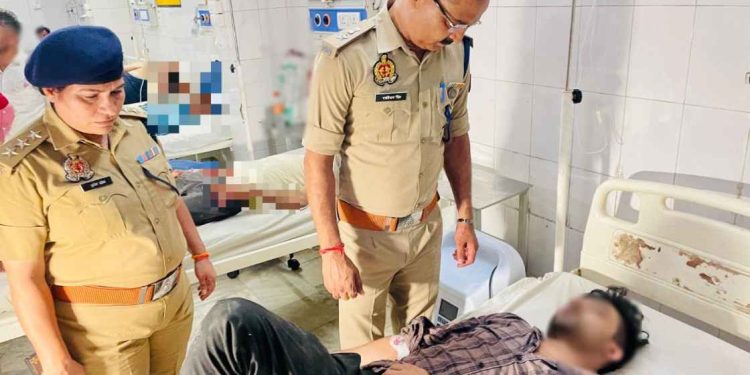 রাস্তায় বোরখা পরা এক মহিলার স্তন টিপে পালিয়েছিল আদিল নামে এক যুবক, ইউপি পুলিশ পায়ে গুলি করে ধরল তাকে