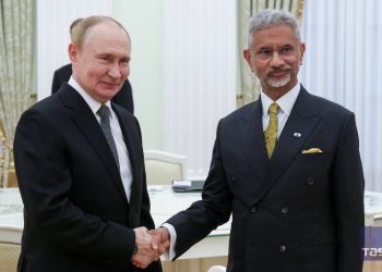 ক্রেমলিনে বিদেশমন্ত্রী সুব্রহ্মণ্যম জয়শঙ্করকে উষ্ণ অভ্যর্থনা জানালেন রুশ রাষ্ট্রপতি ভ্লাদিমির পুতিন