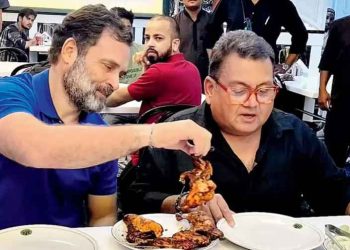 ৪৮ জন শিষ্যকে পিতার পরিচয় দেওয়া বারাণসীর মহন্তকে নিয়েও নোংরা রাজনীতি করছে কংগ্রেস ও ইন্ডি জোট