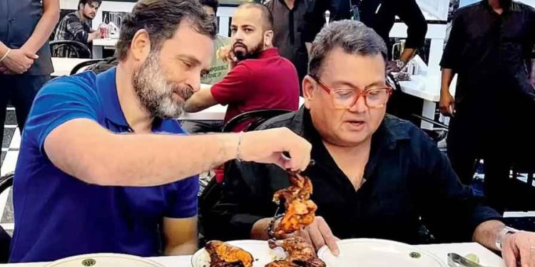 ৪৮ জন শিষ্যকে পিতার পরিচয় দেওয়া বারাণসীর মহন্তকে নিয়েও নোংরা রাজনীতি করছে কংগ্রেস ও ইন্ডি জোট