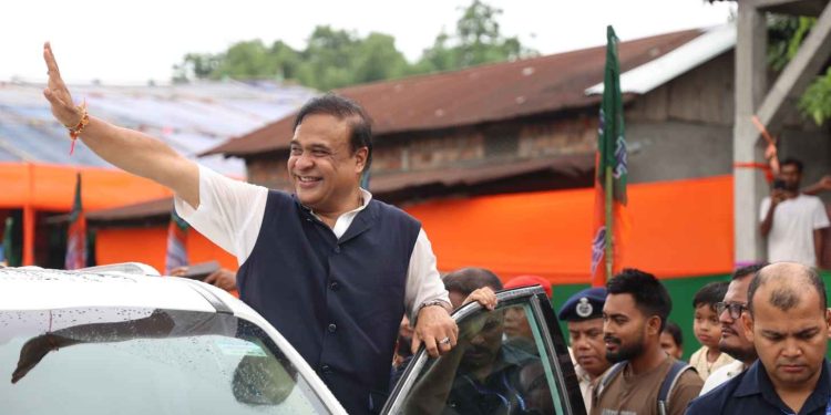 সনাতন ধর্ম রক্ষার্থে সংবেদনশীল এলাকায় হিন্দুদের লাইসেন্স অস্ত্র দেওয়া হবে বলে জানালেন মুখ্যমন্ত্রী হেমন্ত বিশ্বশর্মা, বিরোধিতা করল কথিত সেকুলার মহিলা সংগঠন ও দলগুলি