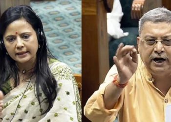 ‘যৌনভাবে হতাশ শুয়োর’ বলায় মহুয়া মৈত্রর উপর বেজায় চটেছেন কল্যাণ ব্যানার্জি, অভিমানে পদত্যাগ করলেন ‘চিফ হুইপ’ পদ থেকে ; কল্যাণের পাশে দাঁড়ালেন বিজেপির তরুনজ্যোতি তিওয়ারি