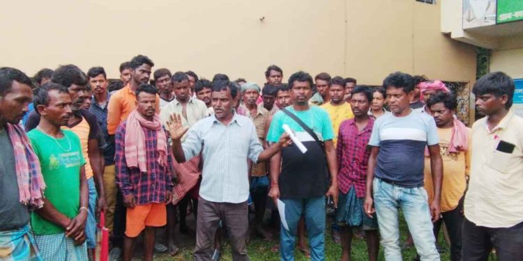 বাম আমলে শ্মশানের কাজ শুরু হয়ে শেষ হল তৃণমূল আমলেও, পঞ্চায়েতে তুমুল বিক্ষোভ ক্ষিপ্ত আদিবাসীদের