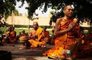 মঠে মোবাইল ব্যবহারে নিষেধাজ্ঞা জারি করায় সন্ন্যাস ছেড়ে গৃহী হয়ে গেলেন ৩০ জনেরও বেশি চীনা বৌদ্ধ সন্ন্যাসী