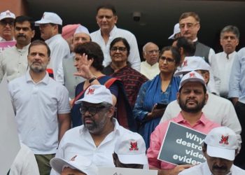 “শেখ হাসিনাকে সরাতে যে পদ্ধতি ব্যবহার করা হয়েছিল সেটাই রাহুল গান্ধীর নেতৃত্বে ইন্ডি জোট করছে”