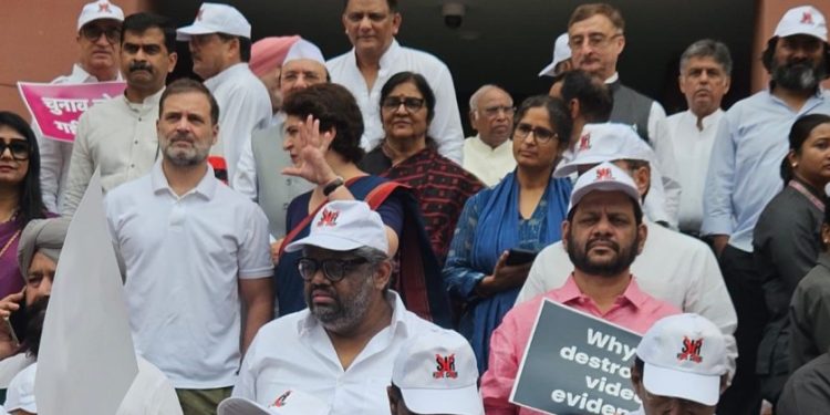 “শেখ হাসিনাকে সরাতে যে পদ্ধতি ব্যবহার করা হয়েছিল সেটাই রাহুল গান্ধীর নেতৃত্বে ইন্ডি জোট করছে”