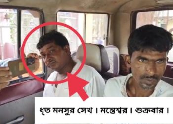 বাড়িতে ঢুকে প্রতিবেশী যুবককে ধারাল অস্ত্র দিয়ে কোপানোর অভিযোগ, গ্রেপ্তার হামলাকারী মনসুর, সেখ ; হামলার কারন নিয়ে ধন্দ্ব