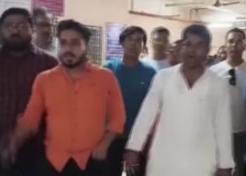 মালদা মেডিকেল কলেজে মহিলা ইন্টার্নকে শারিরীকভাবে নিগ্রহের ঘটনায় বিজেপির প্রতিবাদ, বামপন্থী ইন্টার্নদের অভিযোগ : বিজেপি সাম্প্রদায়িক রং দেওয়ার চেষ্টা করছে  