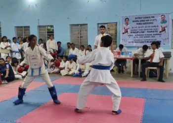 মেয়েদের আত্মরক্ষায় পারদর্শী করে তুলতে বর্ধমানে আয়োজিত হল জেলা স্কুল ক্যারাটে সিলেকশন ট্রায়াল শিবির