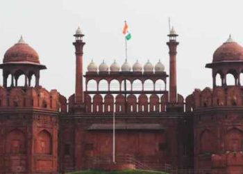 লাল কেল্লায় জোর করে ঢুকতে গিয়ে গ্রেপ্তার ৫ বাংলাদেশী ; স্বাধীনতা দিবসের দিন নাশকতার ছক ? নিরাপত্তায় গাফিলতির জন্য ৭ জন পুলিশকর্মী বরখাস্ত