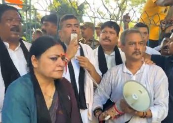 ‘নবান্ন অভিযানে’ পুলিশের ব্যাপক লাঠিচার্জ, ‘অভয়া’র মাসহ আহত বহু, সিপি মনোজ ভার্মাকে “শুয়রের বাচ্ছা” বললেন শুভেন্দু অধিকারী ; মুখ্যমন্ত্রীকে বললেন “লেডি কিম” ও “পুতনা রাক্ষসী”