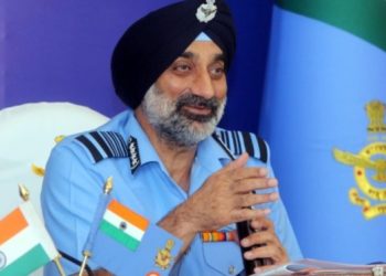 অপারেশন সিন্দুরের সময় কমপক্ষে ৫টি পাকিস্তানি যুদ্ধবিমান এবং ১টি বৃহৎ বিমান ধ্বংস হয়েছে : বললেন বিমানবাহিনী প্রধান এয়ার চিফ মার্শাল