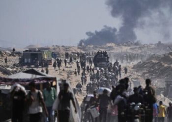 গাজায় ইসরায়েলের হামলায় কমপক্ষে ৩৪ জনের মৃত্যু ; “আমাদের প্রতি একটু দয়া করো” : এক ফিলিস্তিনির কাতর আর্তি