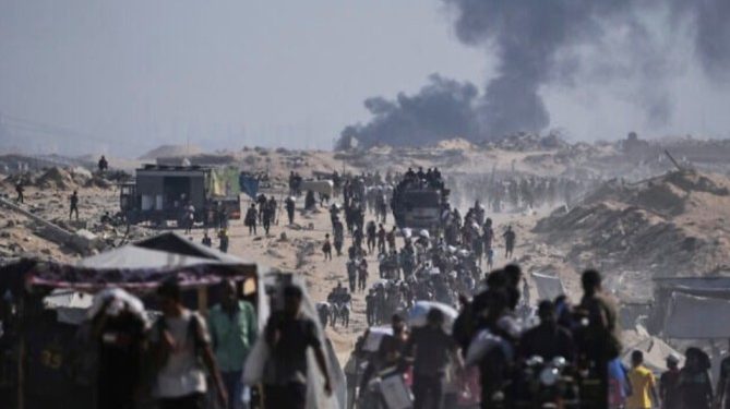 গাজায় ইসরায়েলের হামলায় কমপক্ষে ৩৪ জনের মৃত্যু ; “আমাদের প্রতি একটু দয়া করো” : এক ফিলিস্তিনির কাতর আর্তি