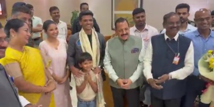 মহাকাশচারী শুভাংশু শুক্লা দেশে ফিরতেই রাজকীয় সংবর্ধনা, প্রধানমন্ত্রী মোদীর সাথে দেখা করার সম্ভাবনা রয়েছে