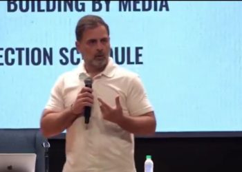 নির্বাচন কমিশনের বিরুদ্ধে ভোটার তালিকায় কারচুপির গুরুতর অভিযোগ তুলে ফেঁসে গেলেন কংগ্রেসের ‘যুবরাজ’ রাহুল গান্ধী