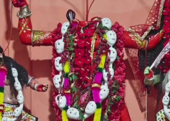 দিনহাটার সাহেবগঞ্জ গ্রামের দেবী ছিন্নমস্তাকে অত্যন্ত জাগ্রত বলে মনে করেন পূণ্যার্থীরা, অর্ধ শতাব্দী আগে কৌশিকী অমাবস্যায় দেবীর পূজোর সূচনায় জড়িয়ে আছে অলৌকিক কাহিনী