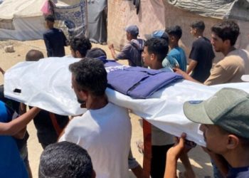 দক্ষিণ গাজার হাসপাতালে ইসরায়েলি হামলায় উদ্ধারকর্মী ও সাংবাদিকসহ ২০ জন নিহত