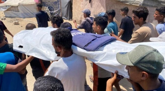 দক্ষিণ গাজার হাসপাতালে ইসরায়েলি হামলায় উদ্ধারকর্মী ও সাংবাদিকসহ ২০ জন নিহত