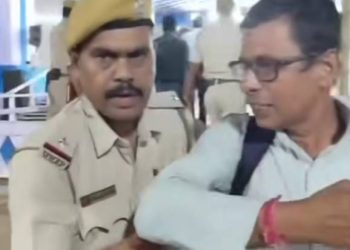 মুখ্যমন্ত্রীর সভার আগে খবর করতে যাওয়া সাংবাদিকদের সঙ্গে দুর্ব্যবহার, সাসপেন্ড এএসআই