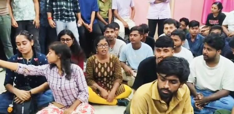 এক ইন্টার্ন চিকিৎসককে মারধরের ঘটনায় উত্তপ্ত মালদা মেডিক্যাল কলেজ হাসপাতাল