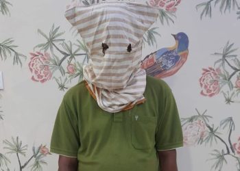 কেন্দ্রীয় ভিজিলেন্স কর্মকর্তা পরিচয় দিয়ে ব্যবসায়ীর সঙ্গে প্রতারণার অভিযোগে মঙ্গলকোট থানার পুলিশের হাতে গ্রেপ্তার হুগলির গৃহশিক্ষক প্রৌঢ় 