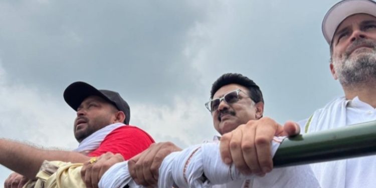 রাহুল গান্ধীর র‍্যালিতে ভিড় জোটাতে মাথাপিছু ৫০০ টাকা, কি হাল কংগ্রেসের ! 