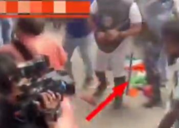 জাতীয় পতাকার অবমাননার অভিযোগে পুলিশকর্মীসহ সিপি মনোজ বর্মার বিরুদ্ধে মামলা দায়ের করল বিজেপি