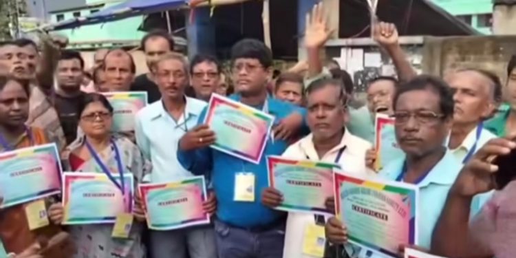 শুভেন্দুর বিধানসভা এলাকার সমবায়ে খাতাই খুলতে পারল না তৃণমূল, স্থানীয় বিজেপি নেতার কথায় : “এই ভোট ছিল বিজেপি বনাম নন্দীগ্রাম থানার আইসির মধ্যে” 