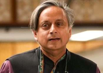 দুর্নীতি রুখতে মোদী সরকারের আনা বিলকে সমর্থন করলেন কংগ্রেস সাংসদ শশী থারুর