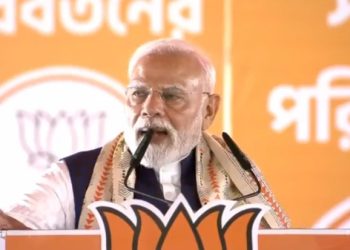 “আমরাই বাংলা ভাষাকে ধ্রুপদী ভাষার মর্যাদা দিয়েছি” : মমতার ‘বাঙালি অস্মিতা রক্ষা’র পালটা দিয়ে মোদী বললেন : “দুর্বৃত্তায়ন আর ভ্রষ্টাচার তৃণমূল সরকারের পরিচিতি হয়ে গেছে”