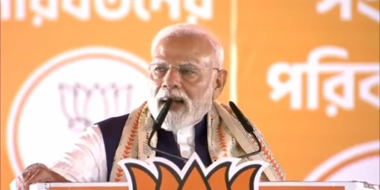 “আমরাই বাংলা ভাষাকে ধ্রুপদী ভাষার মর্যাদা দিয়েছি” : মমতার ‘বাঙালি অস্মিতা রক্ষা’র পালটা দিয়ে মোদী বললেন : “দুর্বৃত্তায়ন আর ভ্রষ্টাচার তৃণমূল সরকারের পরিচিতি হয়ে গেছে”