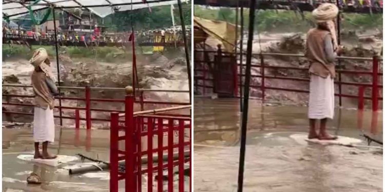 নদীর বিধ্বংসী ঢেউয়ের সামনে মন্দিরের চাতালে দাঁড়িয়ে উপাসনারত সন্নাসী : হিমাচলের হনুমান মন্দিরের ভিডিও ভাইরাল 