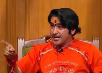 “তু লক্ষ্মী বন, তু দুর্গা বন, তু কালী বন, পর হিন্দু বেটিও কভি না তু বুর্খেবালী বন”  : বাগেশ্বর বাবা