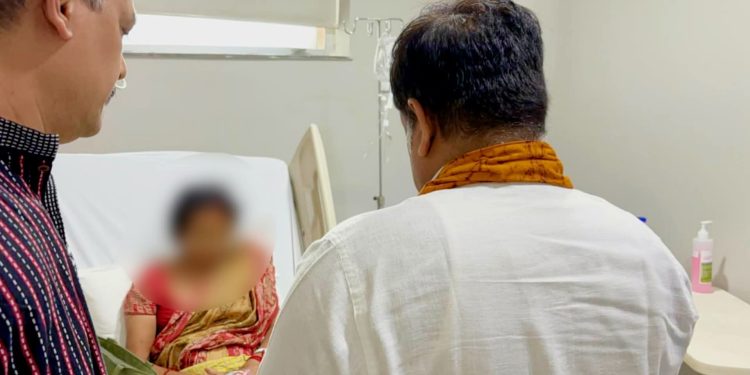 মেয়ের ধর্ষণ-খুনের ন্যায় বিচার না হওয়া পর্যন্ত শাঁখা-পলা পরবেন না আরজি করের ‘অভয়া’র মা