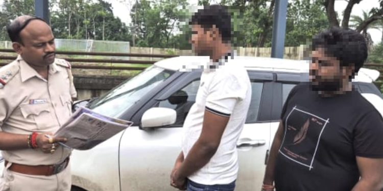গাড়ি চুরির ঘটনায় ভাতার ও আরামবাগের ২ দুষ্কৃতীকে গ্রেপ্তার করল গুসকরা ফাঁড়ির পুলিশ, উদ্ধার চুরি যাওয়া চারচাকা গাড়িটিও