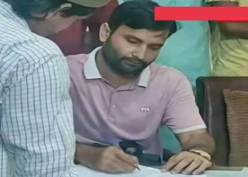 ইসলাম ধর্ম গ্রহণ অথবা চাকরি থেকে পদত্যাগ : জিহাদিদের চাপে দ্বিতীয় বিকল্প বেছে নিতে বাধ্য হলেন চট্টগ্রাম বিশ্ববিদ্যালয়ের হিন্দু শিক্ষক