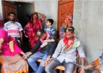 সৌদি প্রবাসী দুই ভাইয়ের স্ত্রীর সঙ্গে পরকীয়া করতে ঢুকেছিল দুই বন্ধু, স্থানীয়রা টের পেয়ে বাড়ি ঘিরে ফেলে, তারপর ইতিহাস 