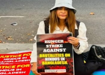বাংলাদেশে হিন্দু নির্যাতনের প্রতিবাদ ও চিন্ময়কৃষ্ণ ব্রহ্মচারীর মুক্তির দাবিতে লন্ডনের রাস্তায় অনশনে বসলেন মানবাধিকার কর্মী পুষ্পিতা দাশ গুপ্ত