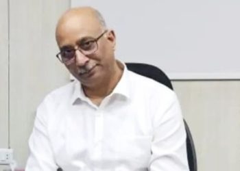 মুখ্যমন্ত্রী মমতা ব্যানার্জি বনাম নির্বাচন কমিশনের নজিরবিহীন সংঘাতে “বলির পাঁঠা” হয়ে গেলেন মুখ্যসচিব