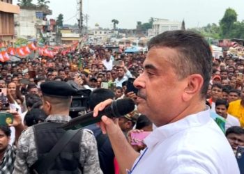 পরিযায়ী শ্রমিকদের চাঁদা তুলে মুখ্যমন্ত্রীর মাথার চিকিৎসা করানোর পরামর্শ দিলেন শুভেন্দু অধিকারী