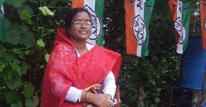 ভূয়ো ওবিসি শংসাপত্রে পঞ্চায়েত প্রধান বনে গেছেন পূর্ব মেদিনীপুরের খুকুরানি মণ্ডল ঘোড়ুই, শুভেন্দু অধিকারী বলেছেন : “বঙ্গের তরুণ প্রজন্মের ভবিষ্যৎ আজ মমতা ব্যানার্জির তোষন নীতি আর ভোটব্যাঙ্কের রাজনীতির বলি”