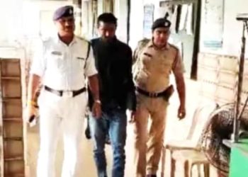 কলকাতা বিমানবন্দরে ভাঙচুর চালিয়ে গ্রেপ্তার মহম্মদ আশরাফুল নামে এক বাংলাদেশি