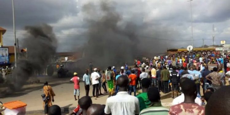 হযরত মহম্মদকে নিয়ে কটুক্তি করার অভিযোগে খ্রিস্টান মহিলাকে জীবন্ত পুড়িয়ে মারল মুসলিমরা 